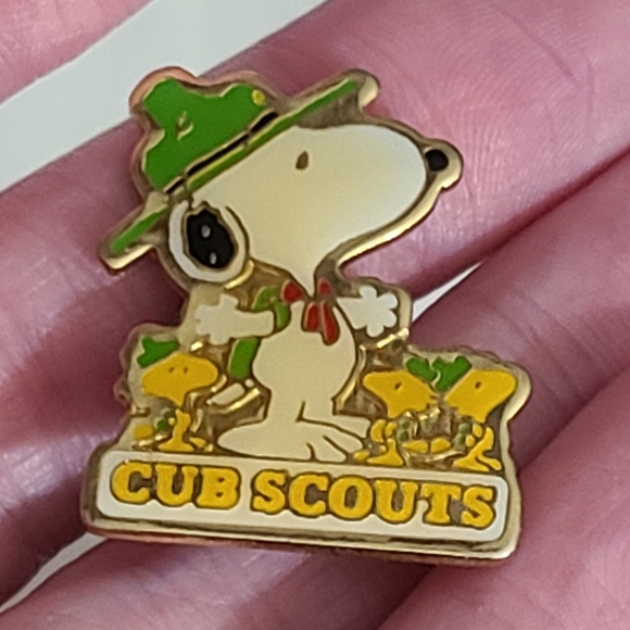 peanuts snoopy Jewelry - Vintage 1958 snoopy peanuts cub scouts pin boy scouts enamel gold